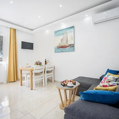Apartman Opal *